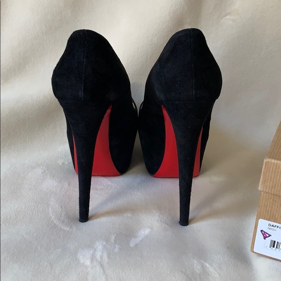 Christian Louboutin black heels - Picture 4 of 8